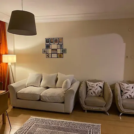 Ueskuedar Merkezde Ve Kadikoey'e 5 Dk Uzaklikta Ev * Istanbul