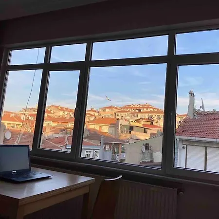 דירה Ueskuedar Merkezde Ve Kadikoey'e 5 Dk Uzaklikta Ev איסטמבול