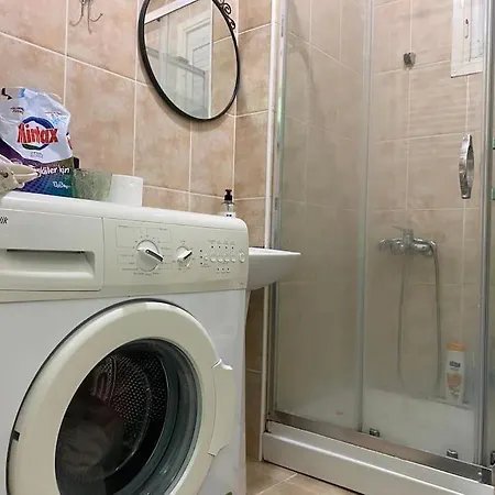 Ueskuedar Merkezde Ve Kadikoey'e 5 Dk Uzaklikta Ev דירה
