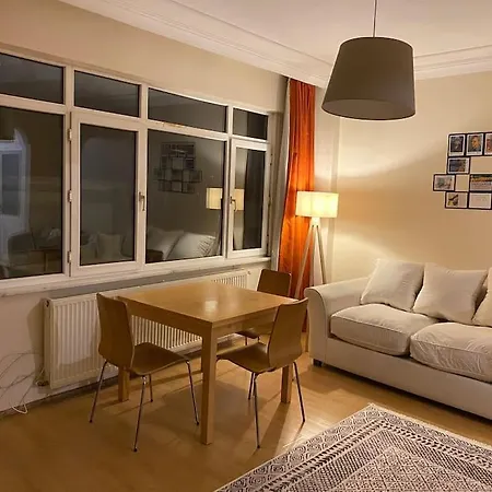 Ueskuedar Merkezde Ve Kadikoey'e 5 Dk Uzaklikta Ev